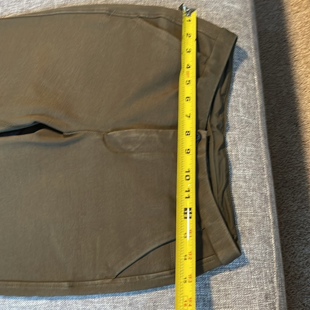 Lululemon olive green pants back zippers, but in front - Picture 8 of 12